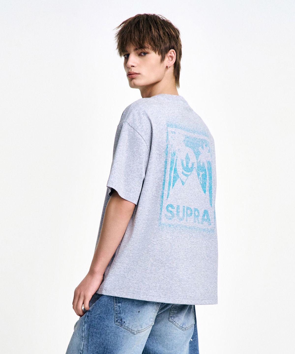 수프라(SUPRA) 등판 그래픽 반팔 티셔츠(GRAY)