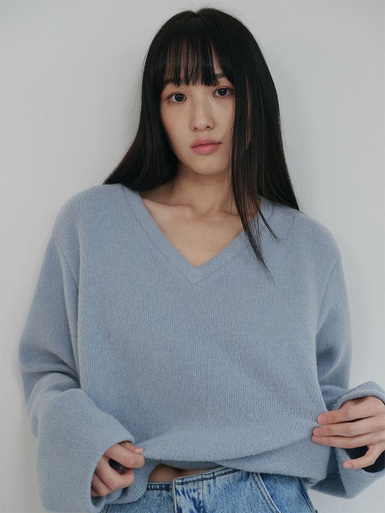 코지 브이넥 컷아웃 풀오버_애쉬 블루