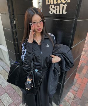 TOTE BRIEF 001 WIDE M Glossy Black