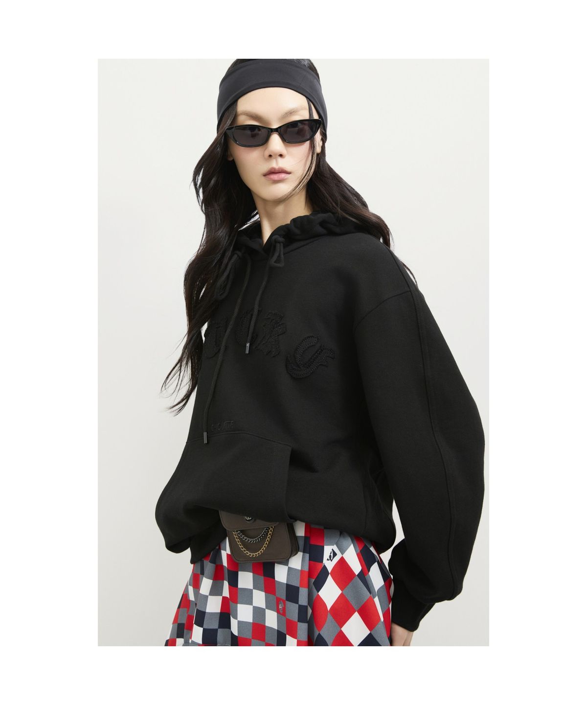럭키슈에뜨(LUCKY CHOUETTE) Embroidery Point Hooded T-shirt (black) LFTAS25120BKX