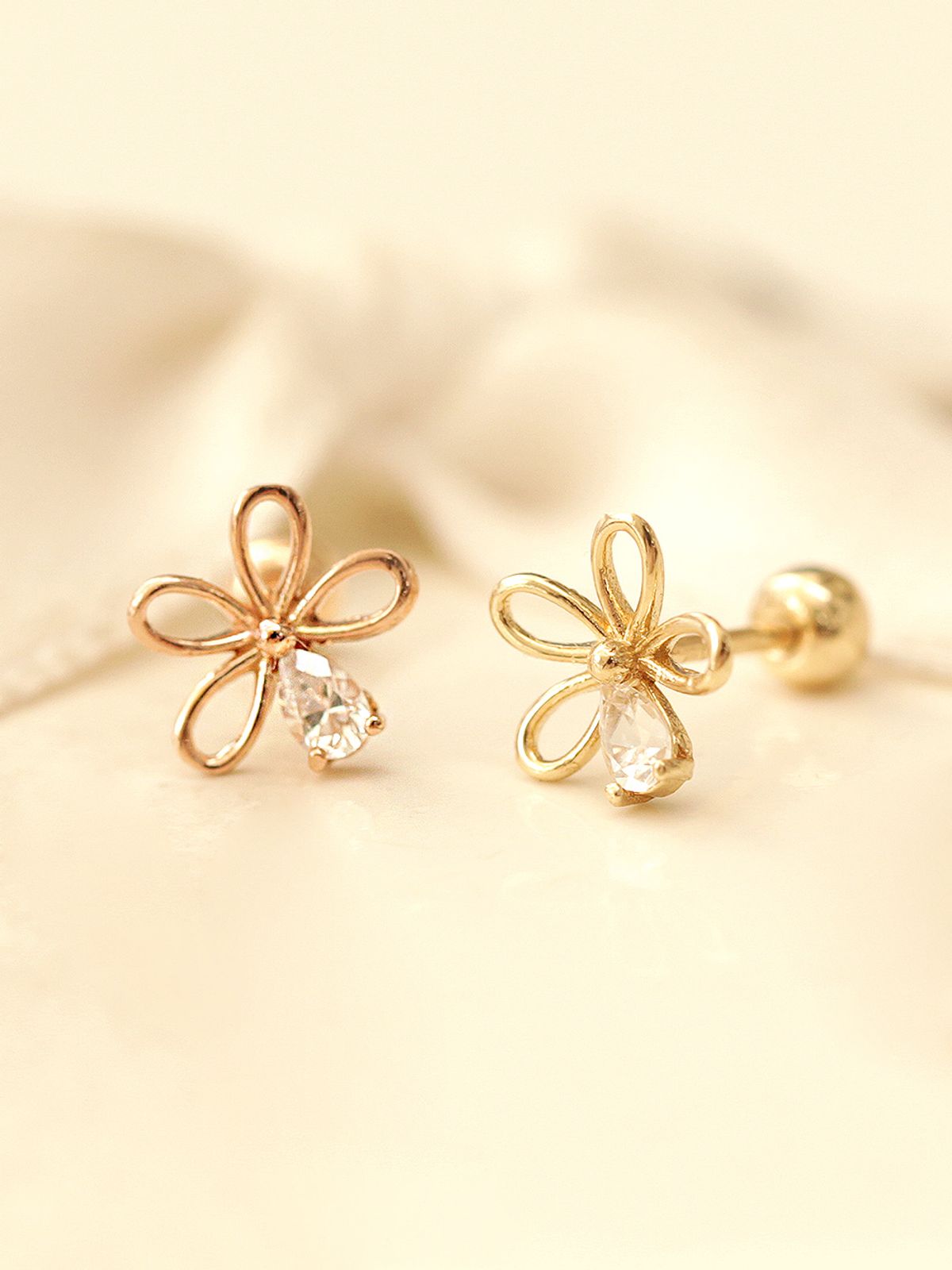 미니멀피어싱(MINIMALPIERCING) 14K 큐빅 잎 플라워 피어싱 귀걸이