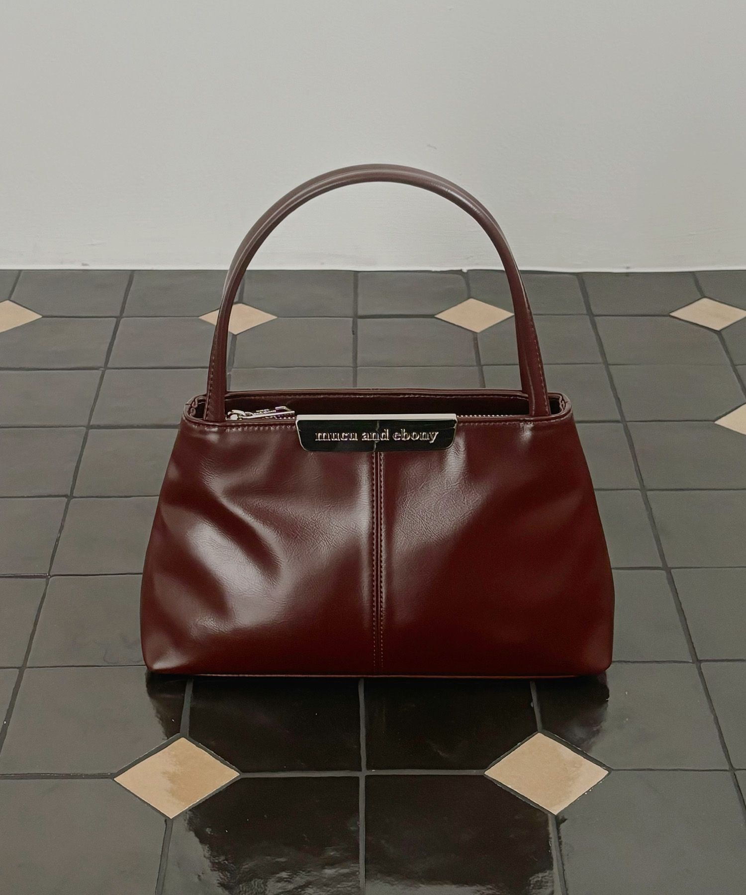 MUSINSA | MUCU AND EBONY Clam Bag _ Clam Bag Brick Brown