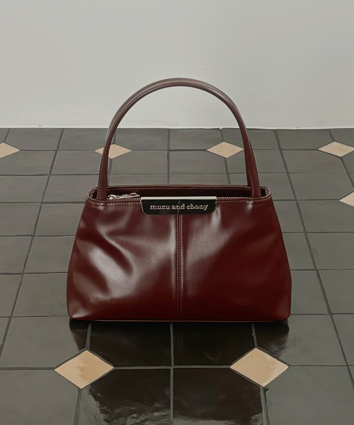 무쿠앤에보니(MUCU AND EBONY) Clam Bag _ Brick Brown