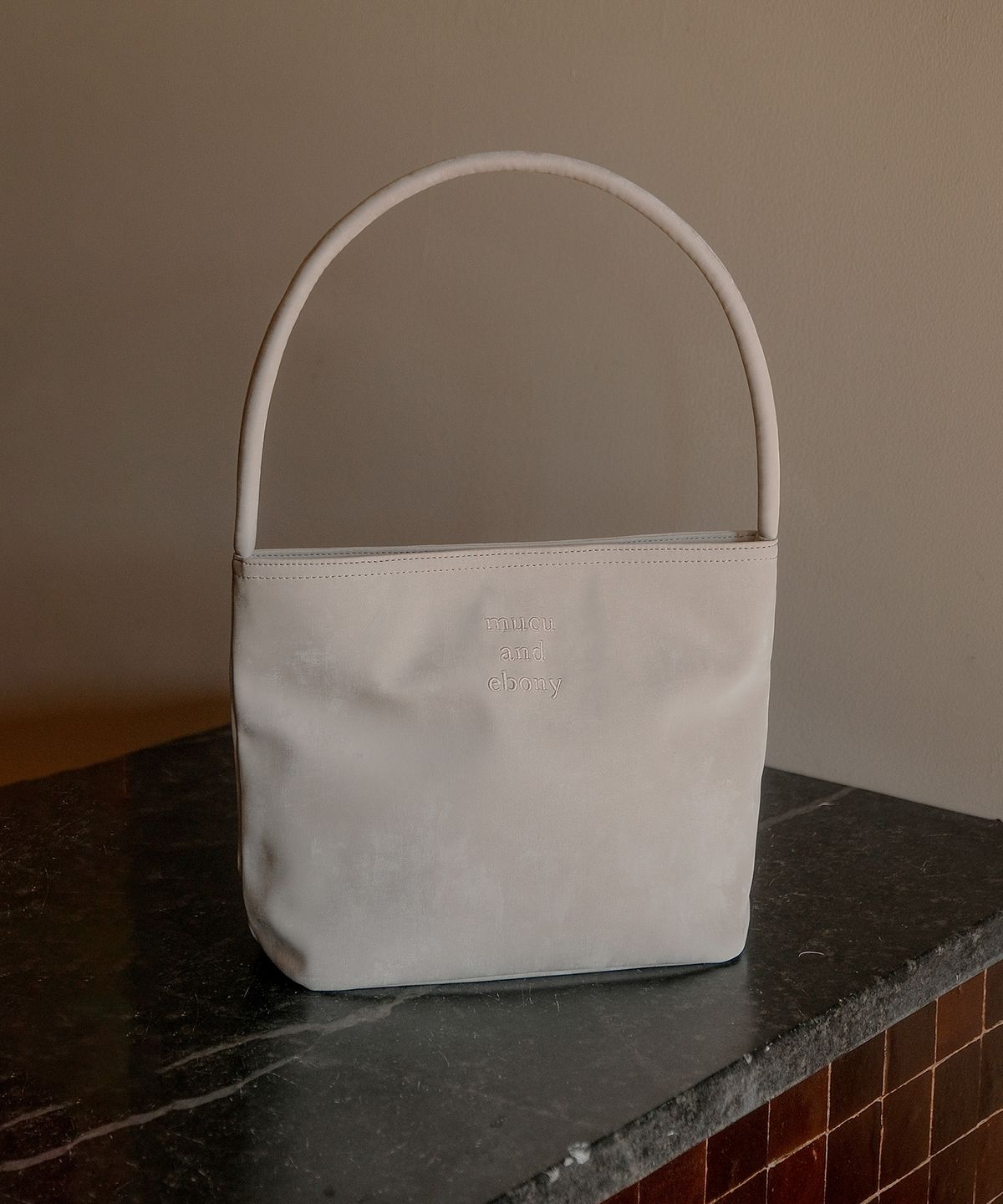 무쿠앤에보니(MUCU AND EBONY) Nearbreeze Bag _ Mucu Grey