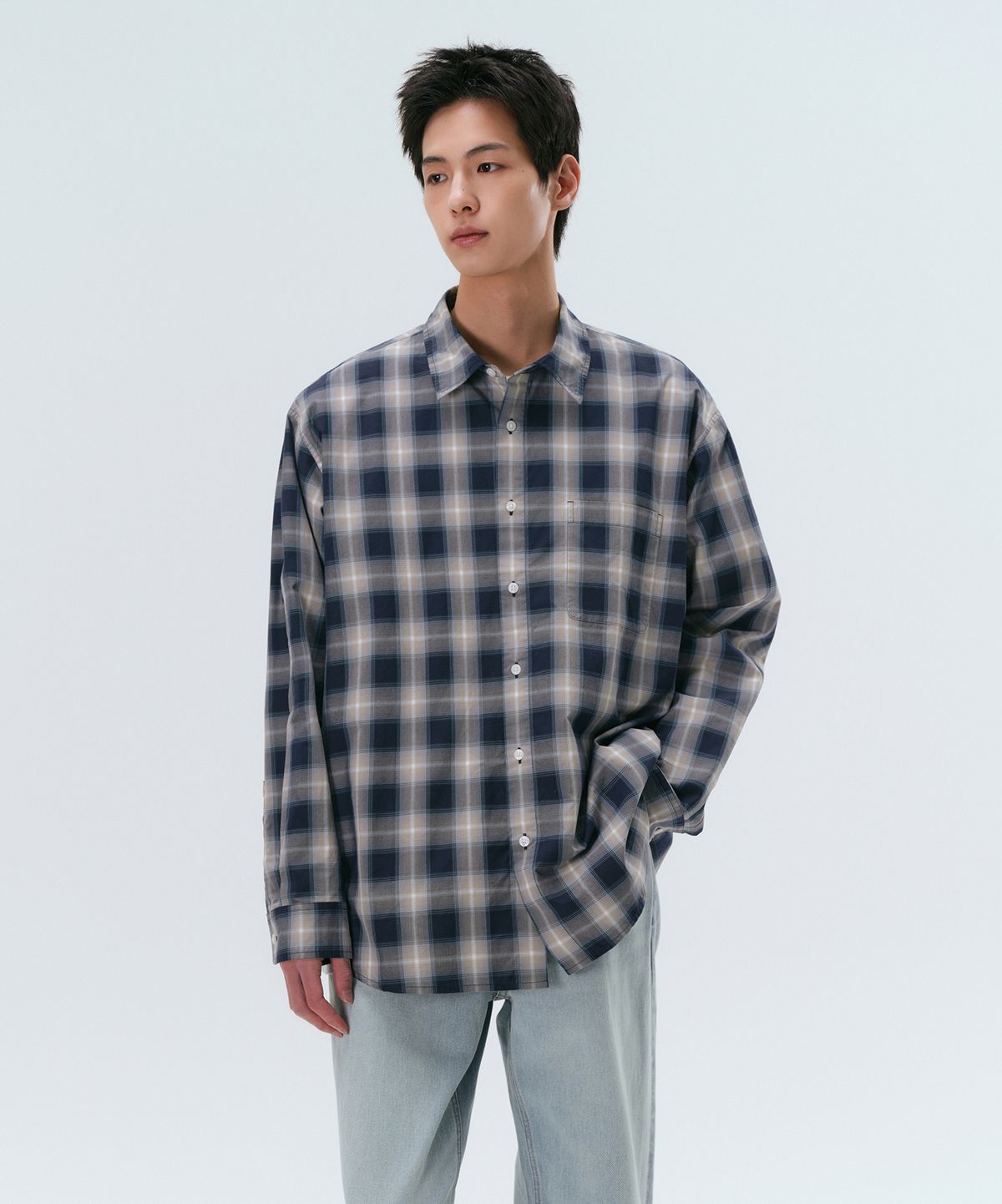 무신사 스탠다드(MUSINSA STANDARD) 릴렉스드 옴브레 플레이드 체크 셔츠 [네이비/베이지]