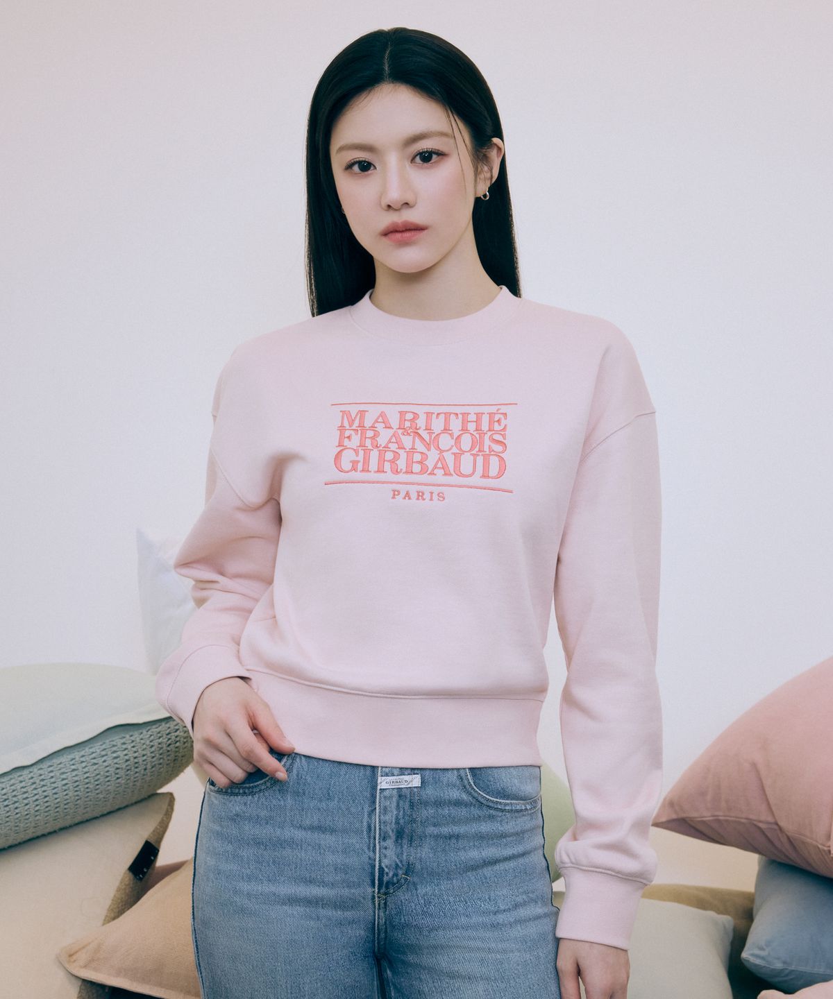 마리떼 프랑소와 저버(MARITHÉ + FRANҪOIS GIRBAUD) W CLASSIC LOGO CROP SWEATSHIRT light pink