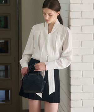 턱 브이넥 타이 블라우스 [IVORY]
