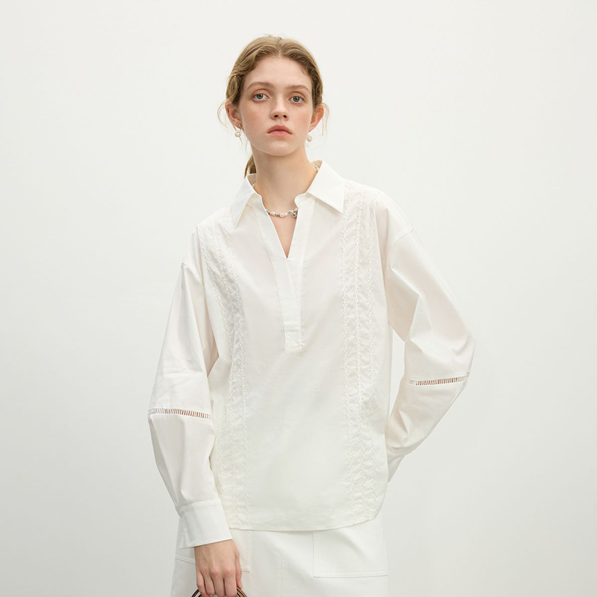 웬스데이딜라잇(WEDNESDAY DELIGHT) WD_Collar v-neck blouse_2 color