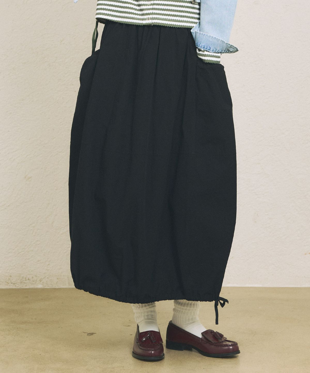 꼬모니노즈(COMONINOZ) W RIBBON BALLOON SKIRT [BLACK]
