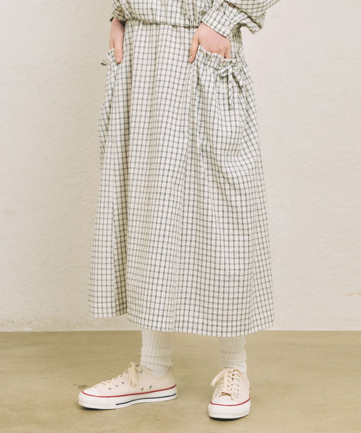 꼬모니노즈(COMONINOZ) W SIDE POCKET SKIRT [IVORY]