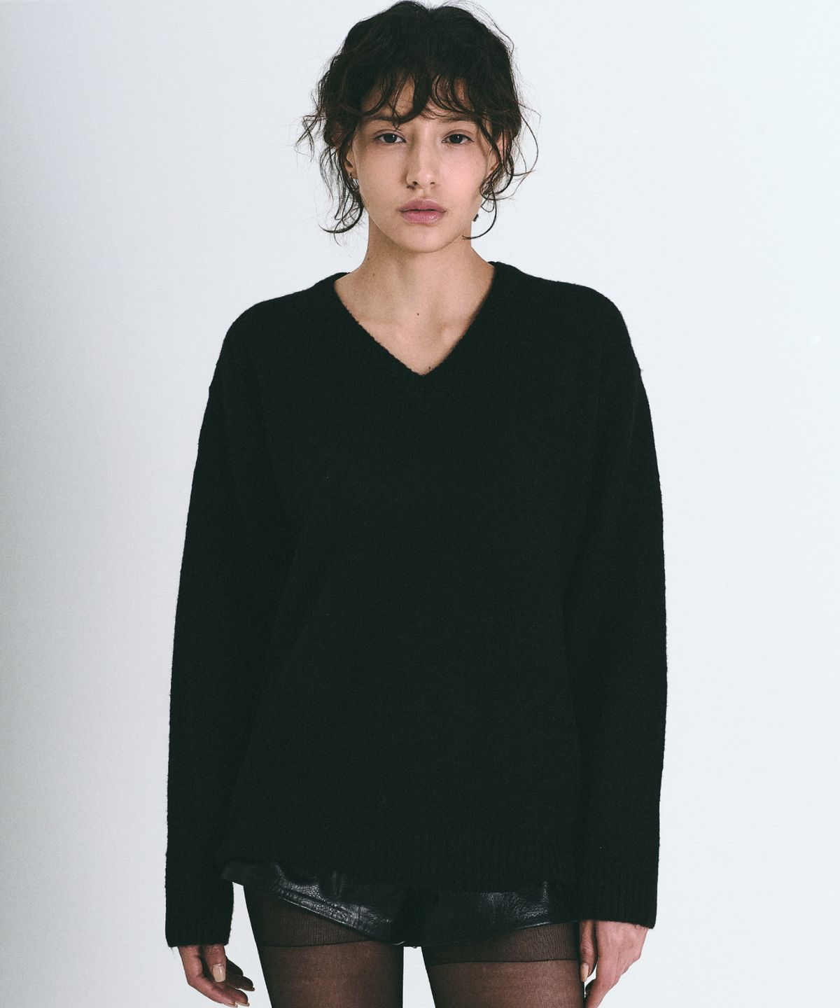 닉앤니콜(NICK&NICOLE) [ESSENTIAL] CLASSICAL SOFT V SWEATER_BLACK