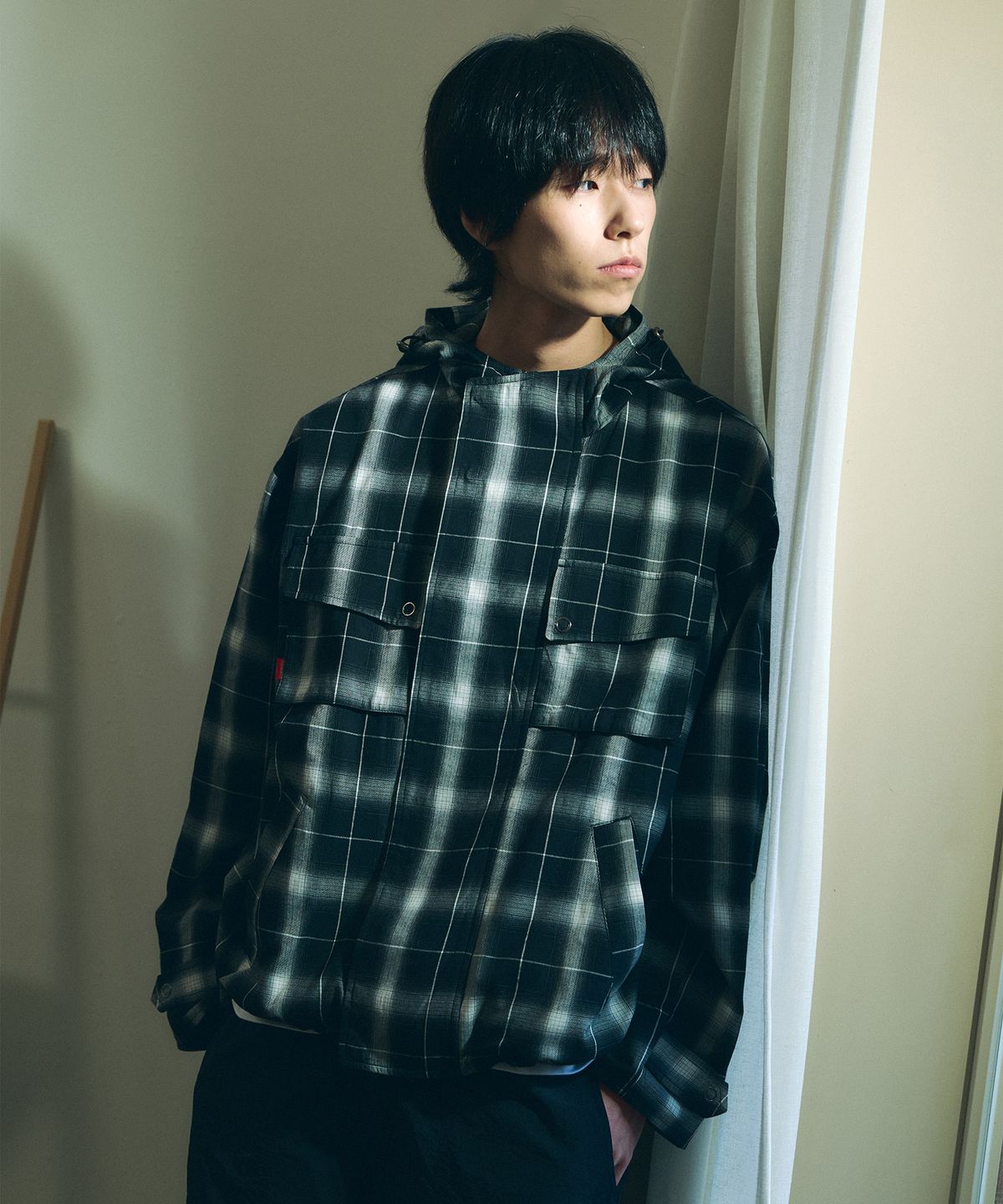 꼬모니노즈(COMONINOZ) OMBRE HOOD BLOUSON [BLACK]
