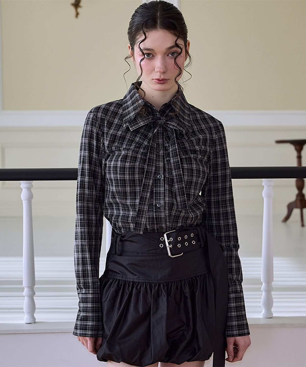로제프란츠(ROSEFRANTZ) Check Shirring Tie Shirt [Black]