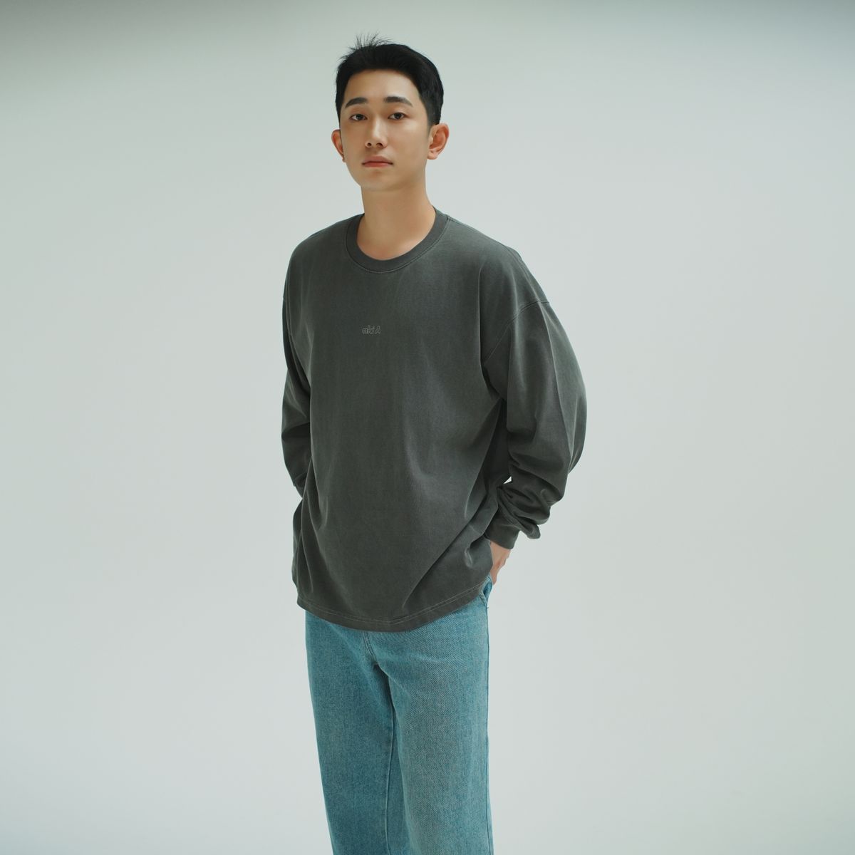 아키아(AKIA) 460g 오버사이즈 롱 슬리브 - 피그먼트다잉 [ 차콜 ]