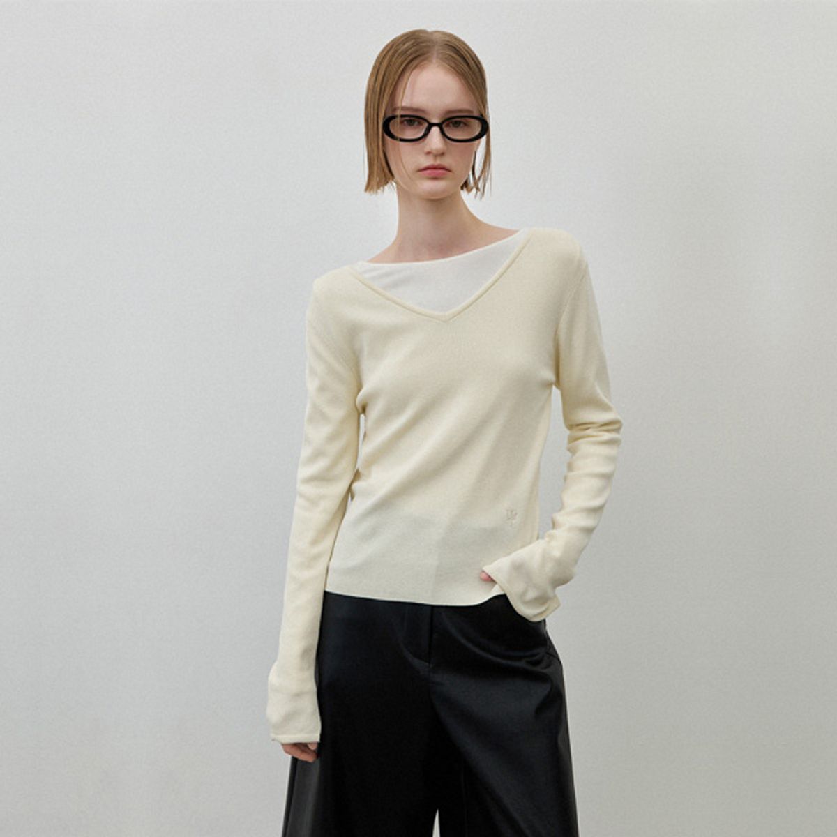 아틀리에 나인(ATELIER NAIN) ESSENTIAL CELESE V-NECK KNIT(T-7024)