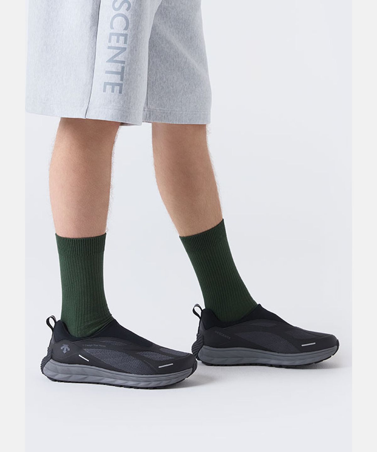 데상트(DESCENTE) 터레인디 슬립온 블랙(SQ123LCR31)