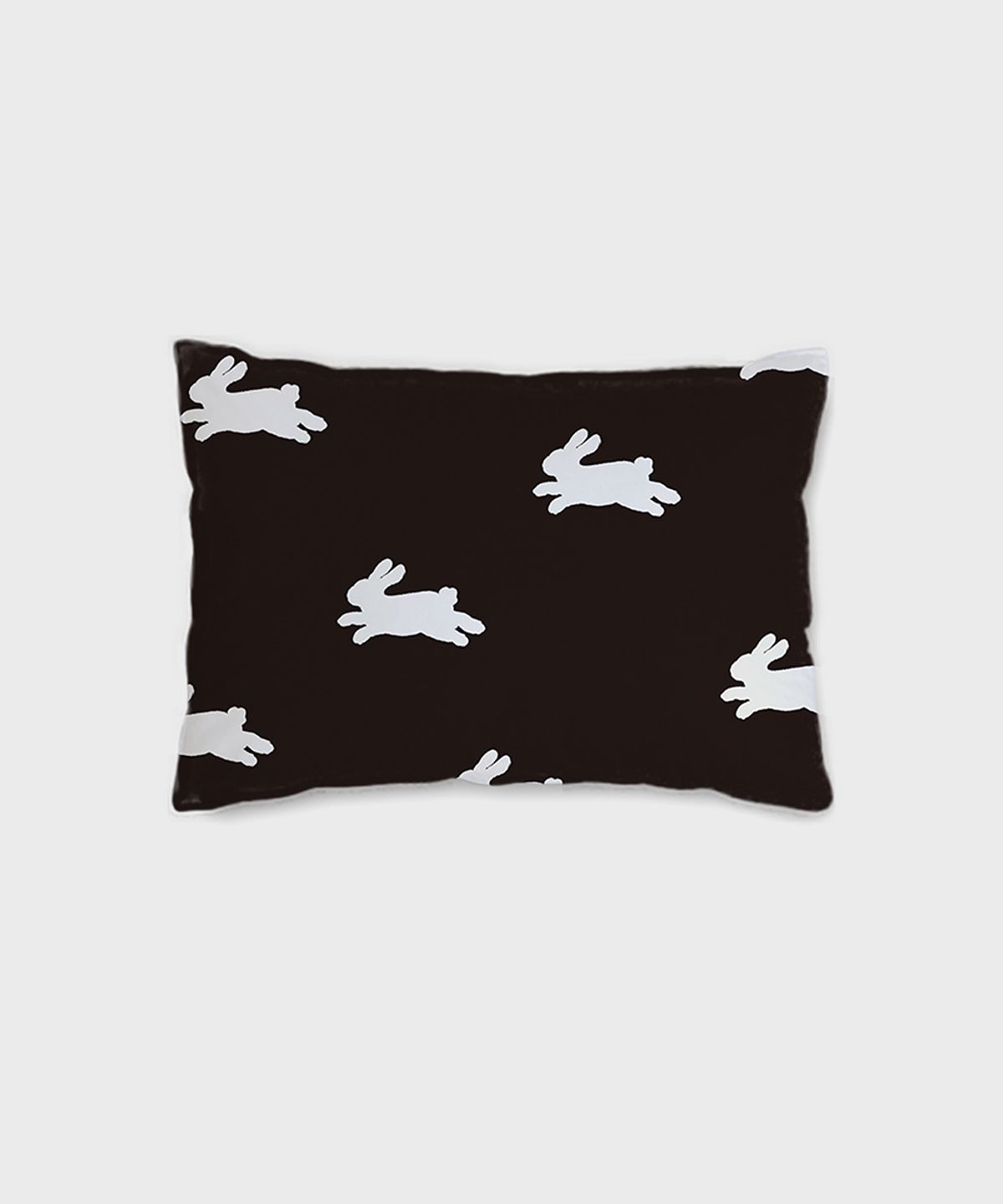 픽켄드(PICKEND) 블랙 버니 디자인 베개커버 - FLUFFY BUNNY (BLACK)