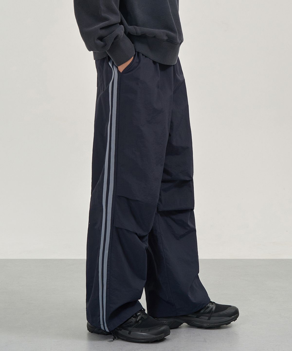 엑스컨테이너(EXCONTAINER) [여름용] 사이드 라인 나일론 트랙 팬츠 (NAVY)