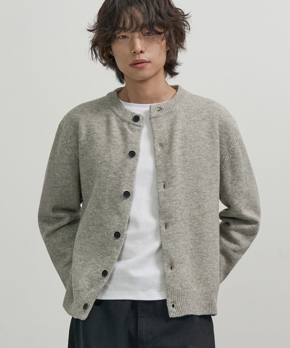 엑스컨테이너(EXCONTAINER) 미니멀 버튼 라운드넥 크롭 가디건 (GREY)