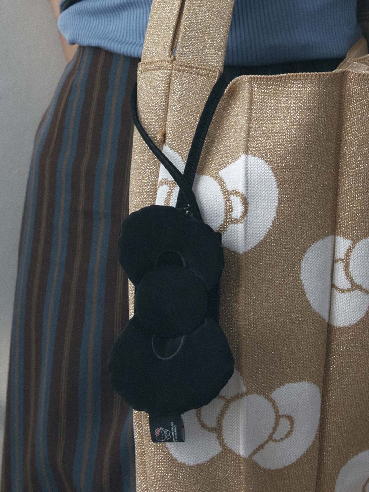 조셉앤스테이시(JOSEPH&STACEY) Haze Bagcharm Hello Kitty Ribbon Black
