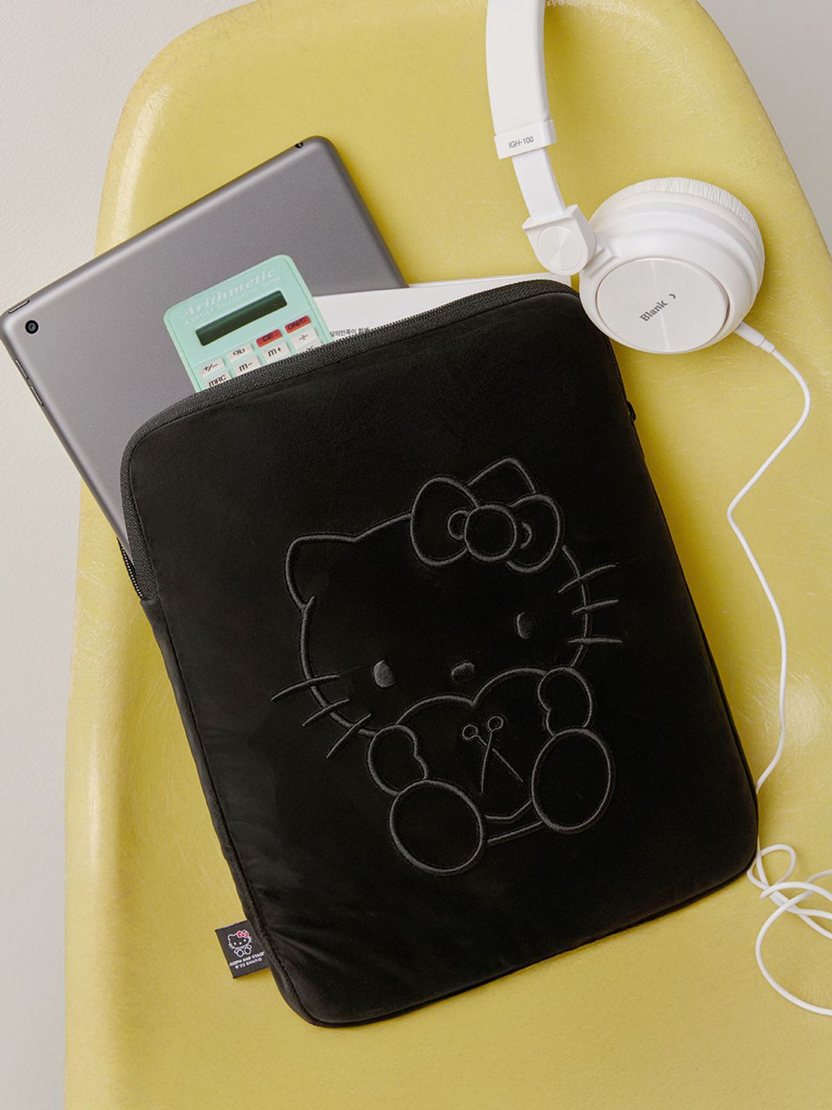 조셉앤스테이시(JOSEPH&STACEY) Haze Tablet Pouch 11 inch Hello Kitty Black