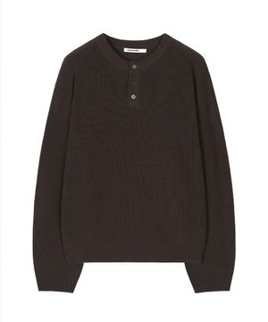 리브드 라운드 헨리넥 니트 (BROWN)