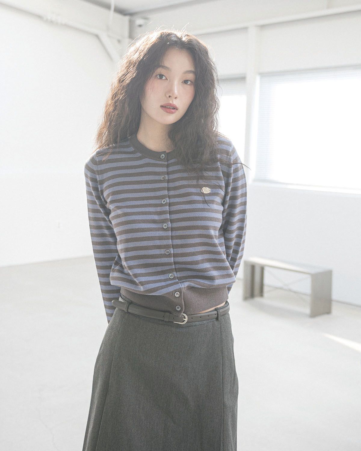 해비즘(HAVISM) ROSE STRIPE CARDIGAN(CHARCOAL)