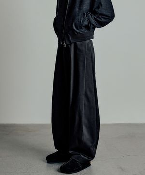 팟 커브드 코튼 와이드 팬츠 블랙