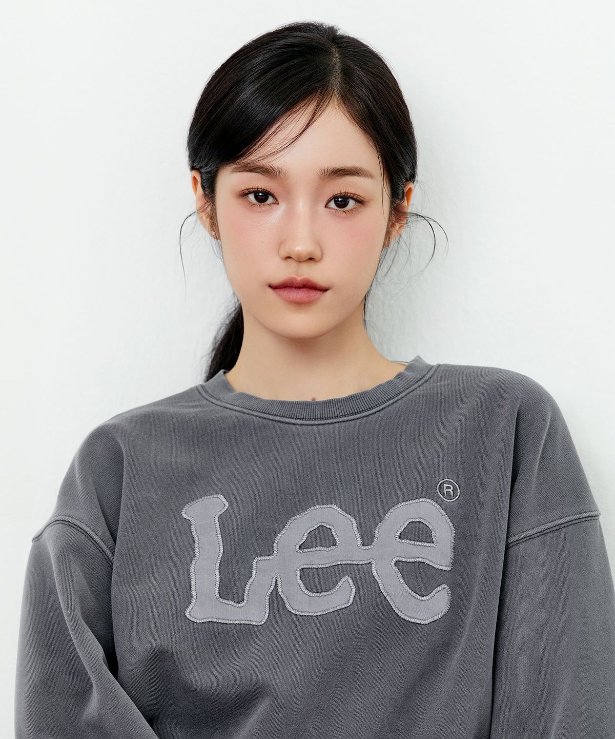 리(LEE) 우먼 빅 트위치 로고 다잉 맨투맨 차콜