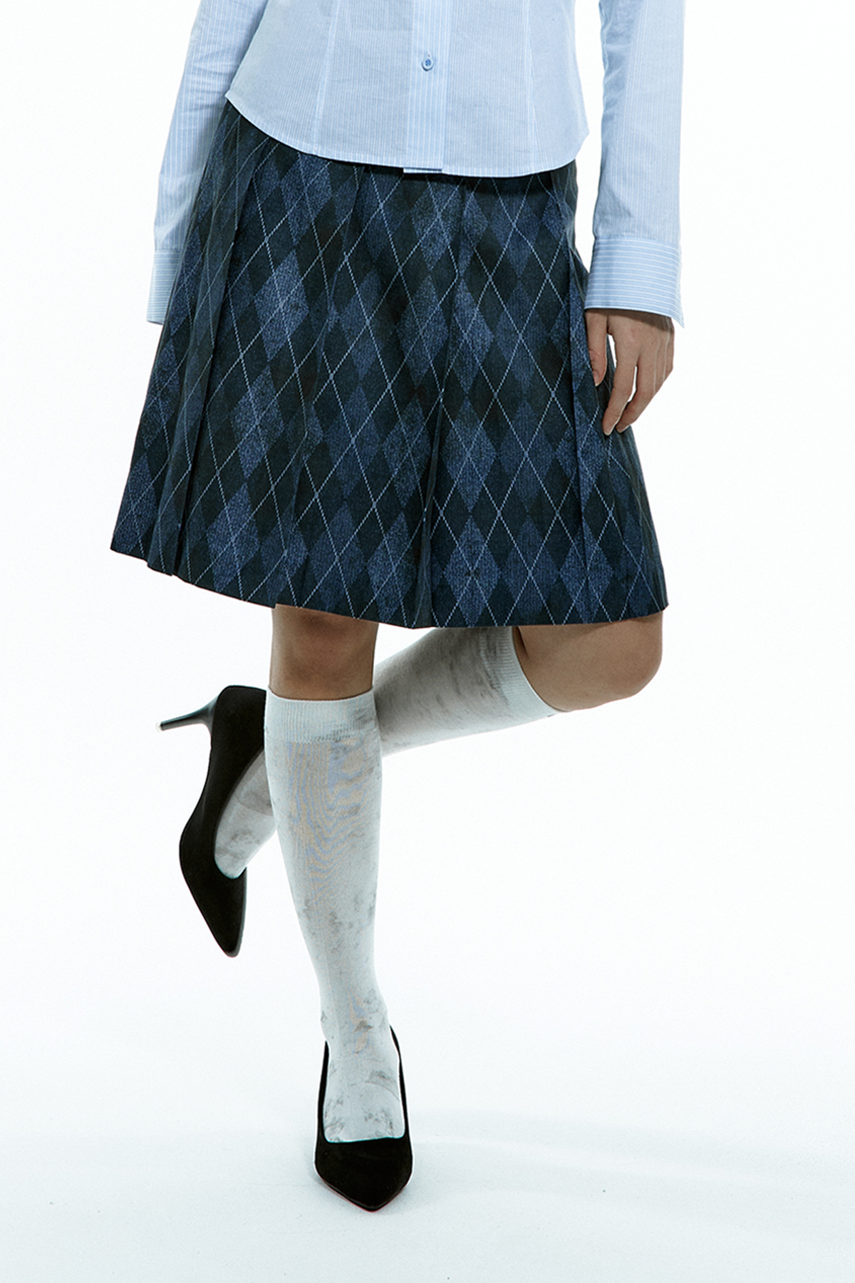 오프라인(OFFLINE) DIRTY ARGYLE PLEATS SKIRT (NAVY)