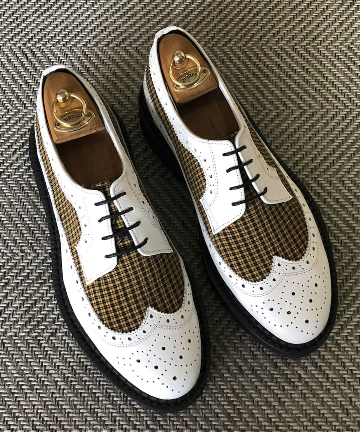 조앤슈(JOENSHOE) 허니체크 오플 콤비 오버솔 워커 화이트