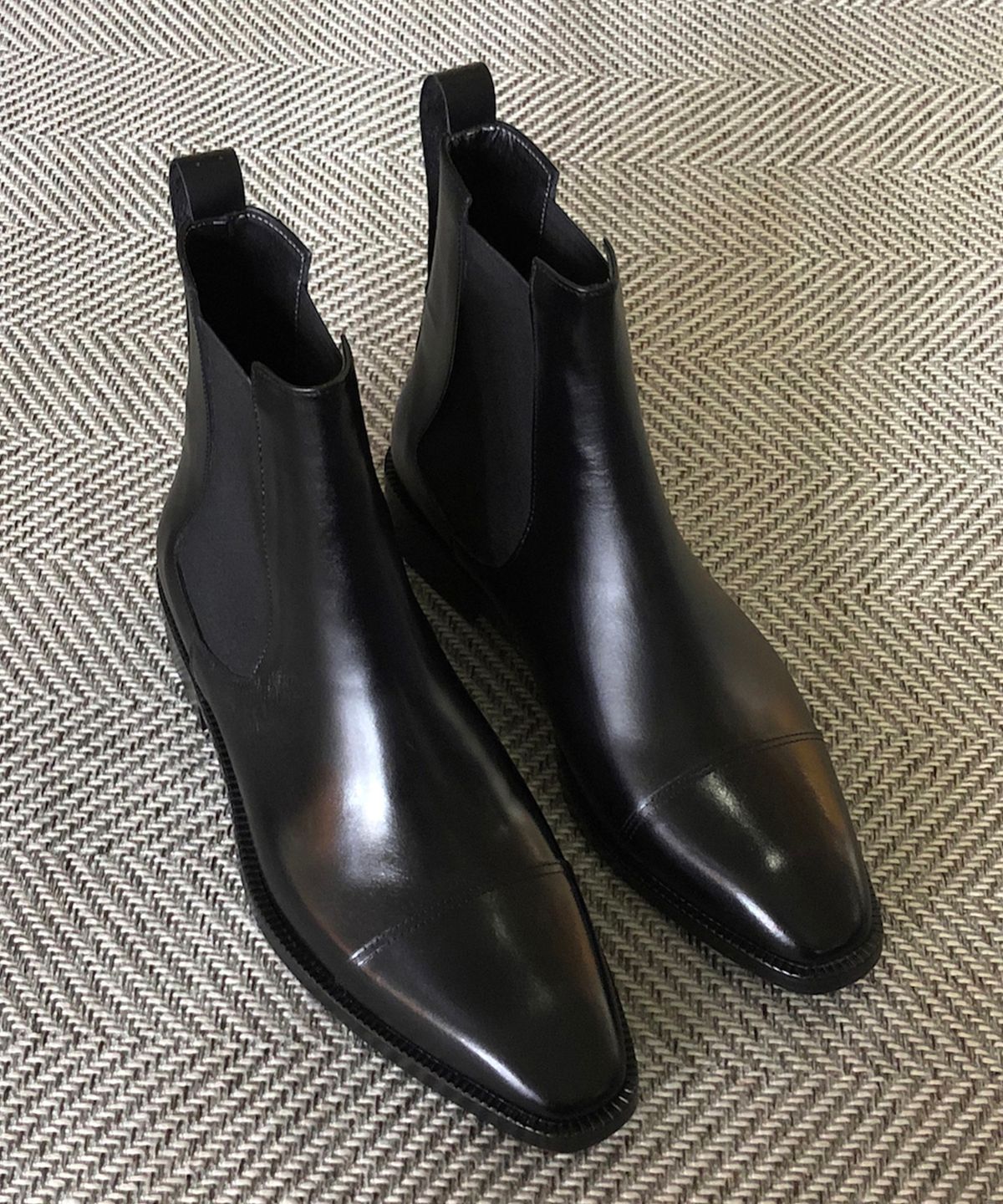 조앤슈(JOENSHOE) 톰브라 스트레이트팁 첼시부츠 블랙