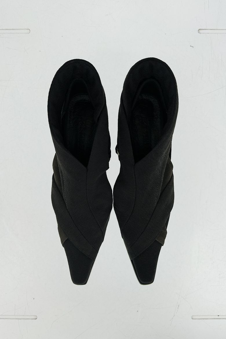 PADDED LAYERING PUMPS 01 BLACK