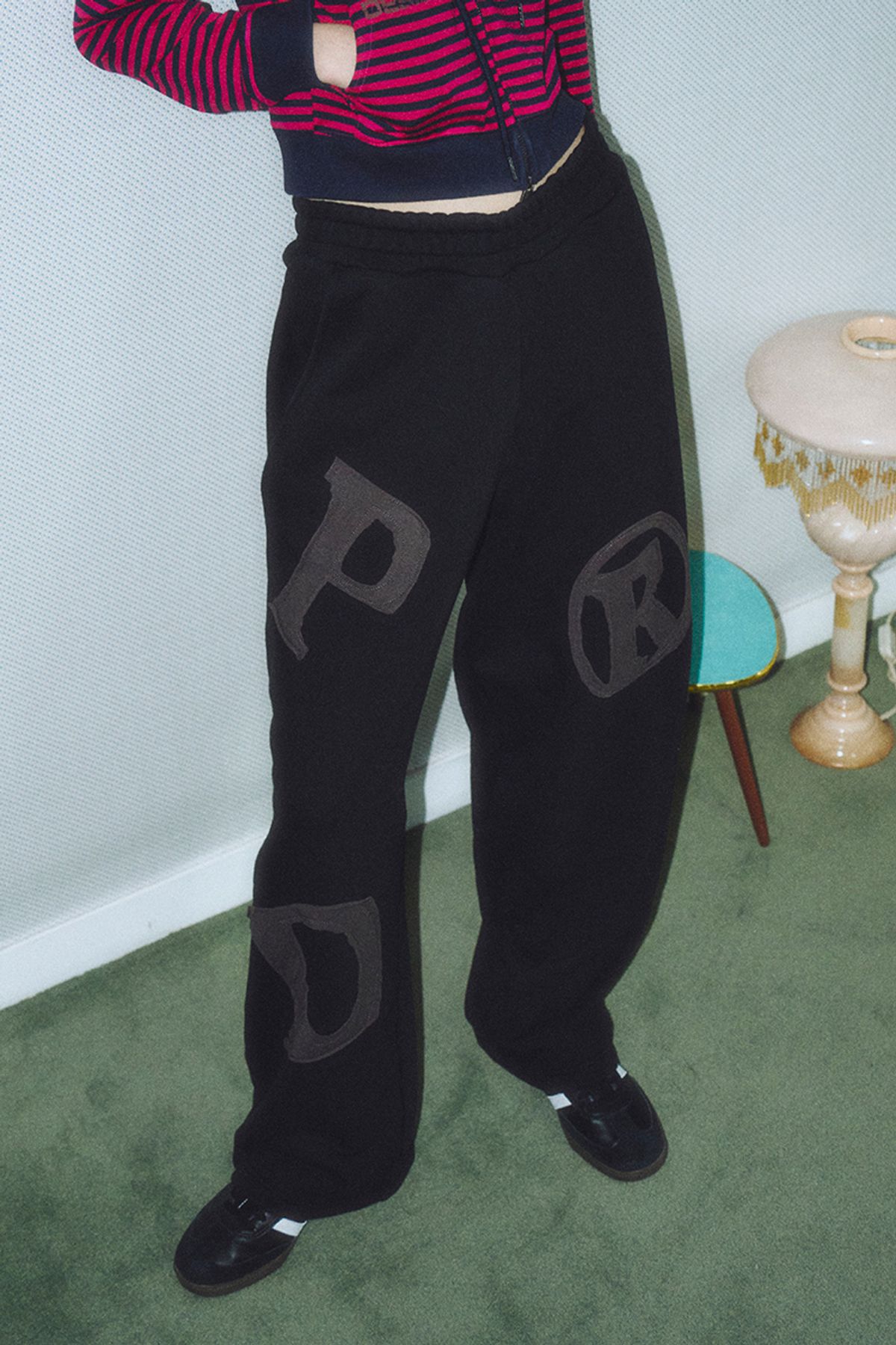 프렌다(PRENDA) PRDA BIG PATCH LOGO WIDE PANTS BLACK