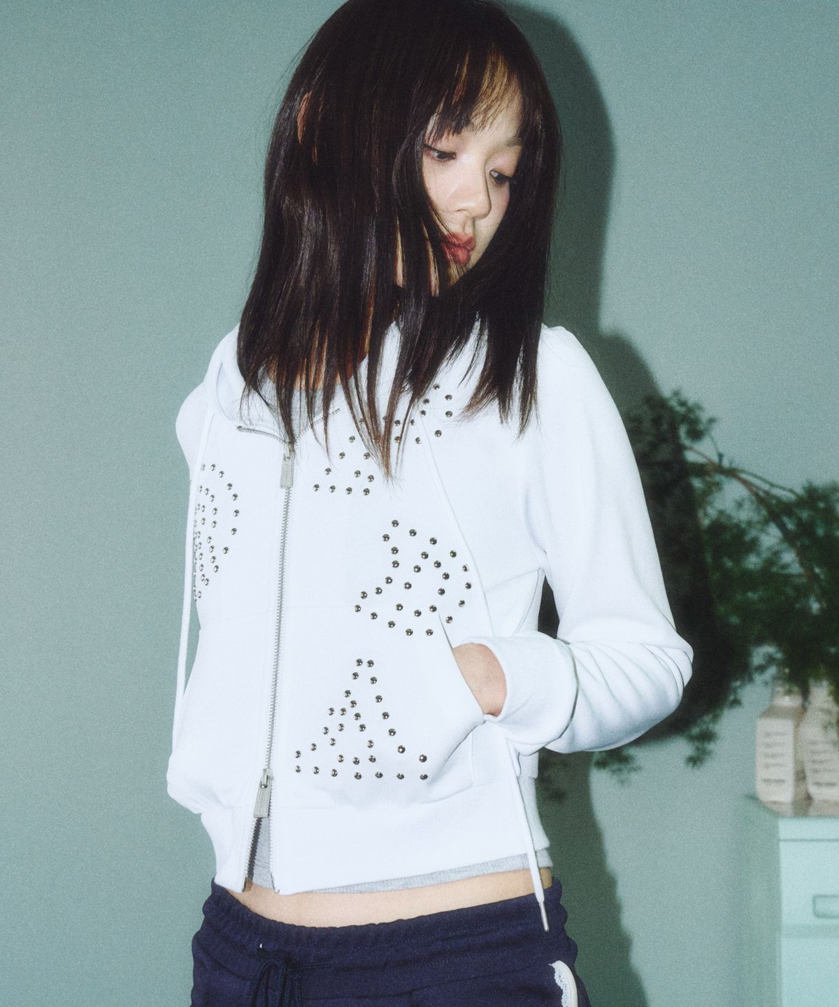 프렌다(PRENDA) PRDA STUD LOGO HOOD ZIP-UP WHITE