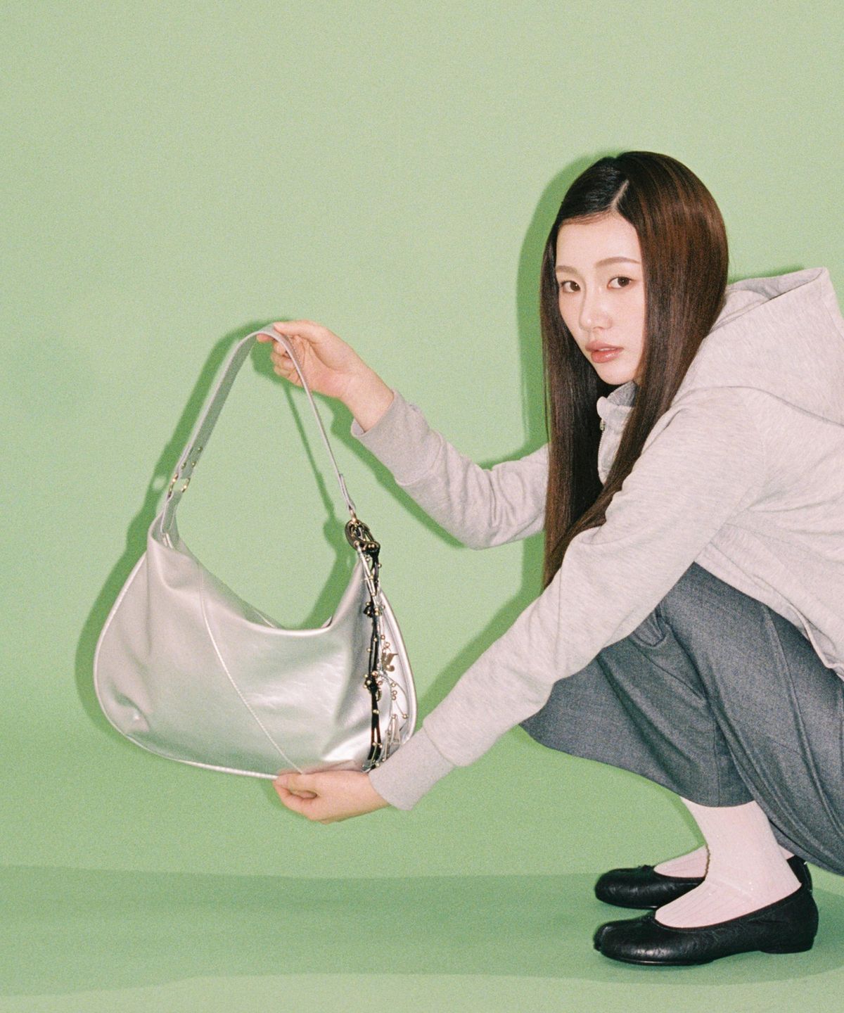 여밈(YEOMIM) half moon bag (silver)