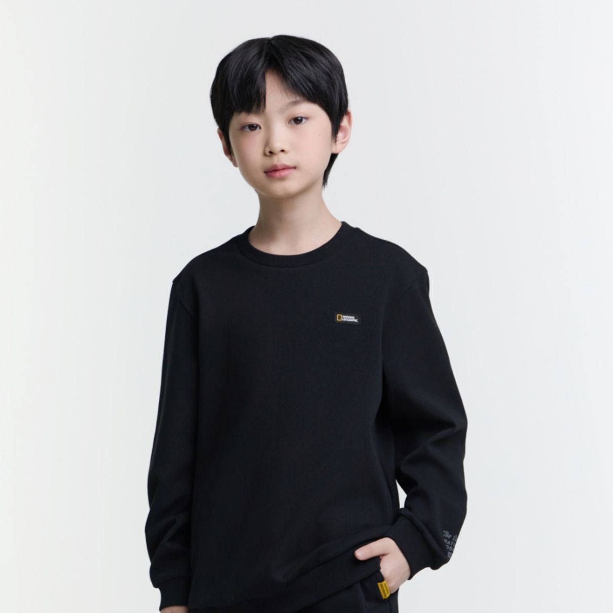 내셔널지오그래픽 키즈(NATIONAL GEOGRAPHIC KIDS) K255USW920 스몰로고 맨투맨 CARBONBLACK