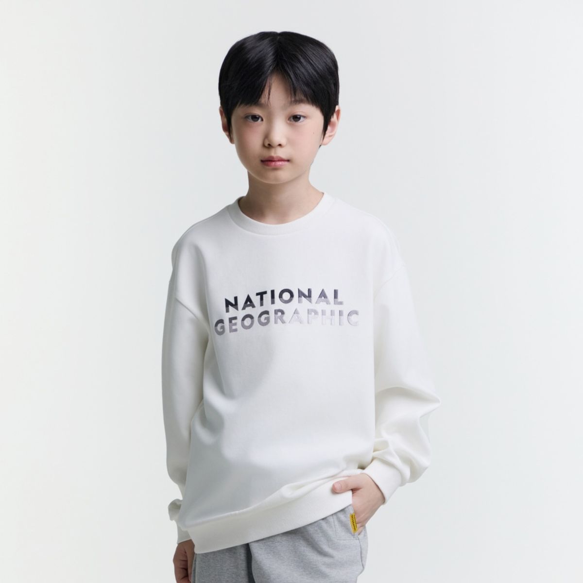 내셔널지오그래픽 키즈(NATIONAL GEOGRAPHIC KIDS) K251USW910 빅로고 맨투맨 IVORY
