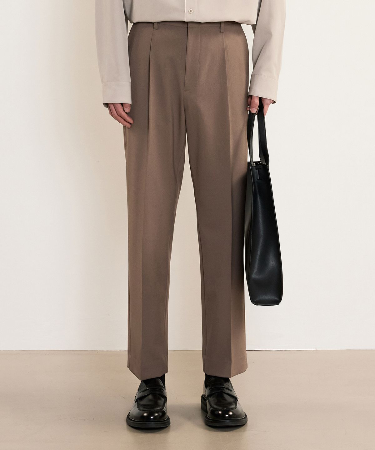 티엔지티(TNGT) Essential Tapered Fit Slacks (Dusty Beige) TNPA5E001I3