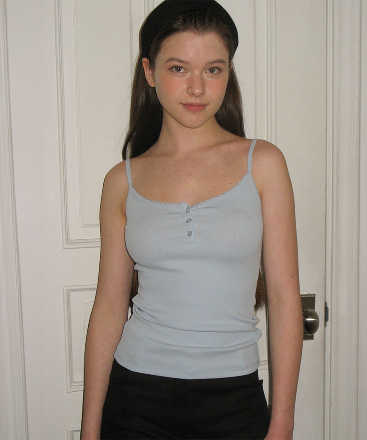 썸웨어버터(SOMEWHEREBUTTER) Lace Button Sleeveless - Light Blue