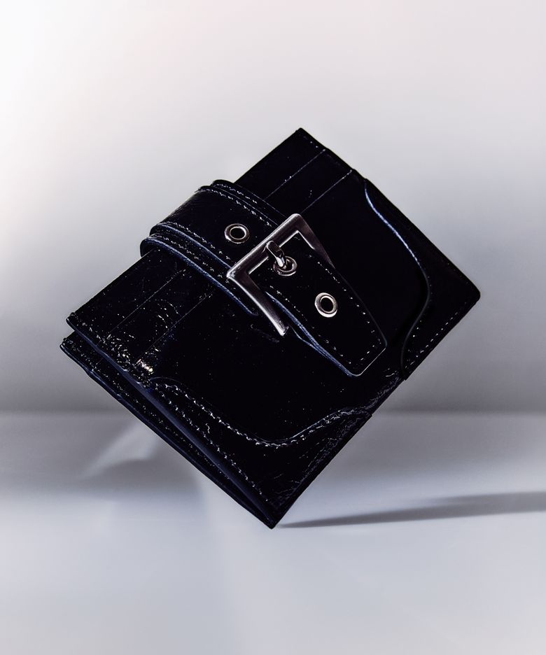 BUCKLE BRIDGE POCKET - BLACK