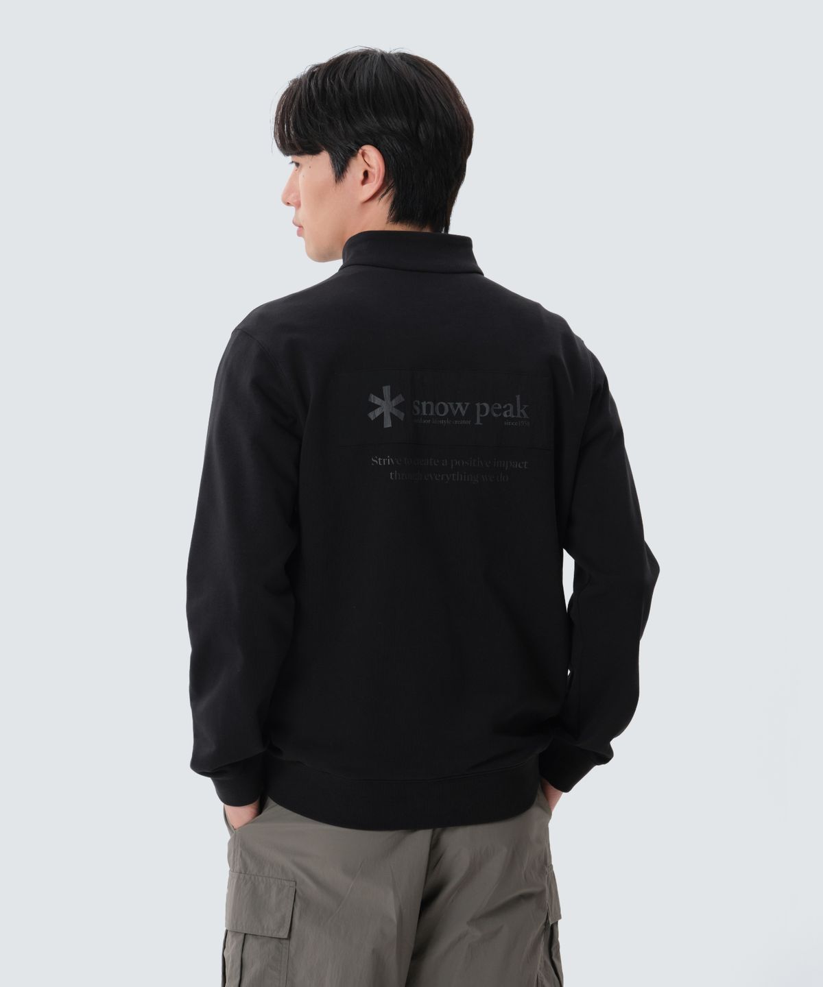 스노우피크 어패럴(SNOWPEAK APPAREL) 랜드 우븐 패치 반집업 맨투맨 (S25SMFZT24) Black