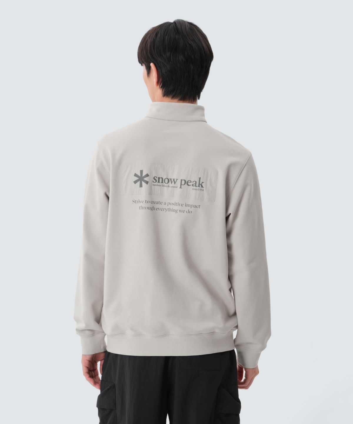 스노우피크 어패럴(SNOWPEAK APPAREL) 랜드 우븐 패치 반집업 맨투맨 (S25SMFZT24) Light Beige