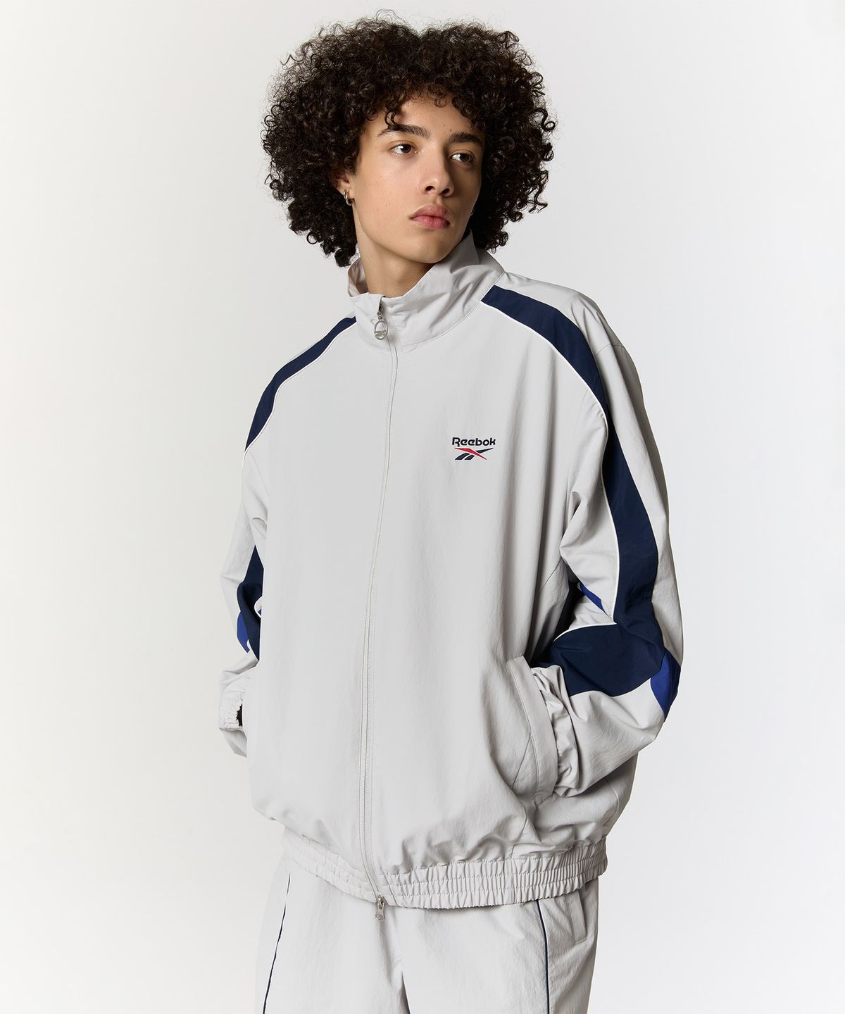 리복(REEBOK) 레전드 웜업 윈드 브레이커 - 그레이