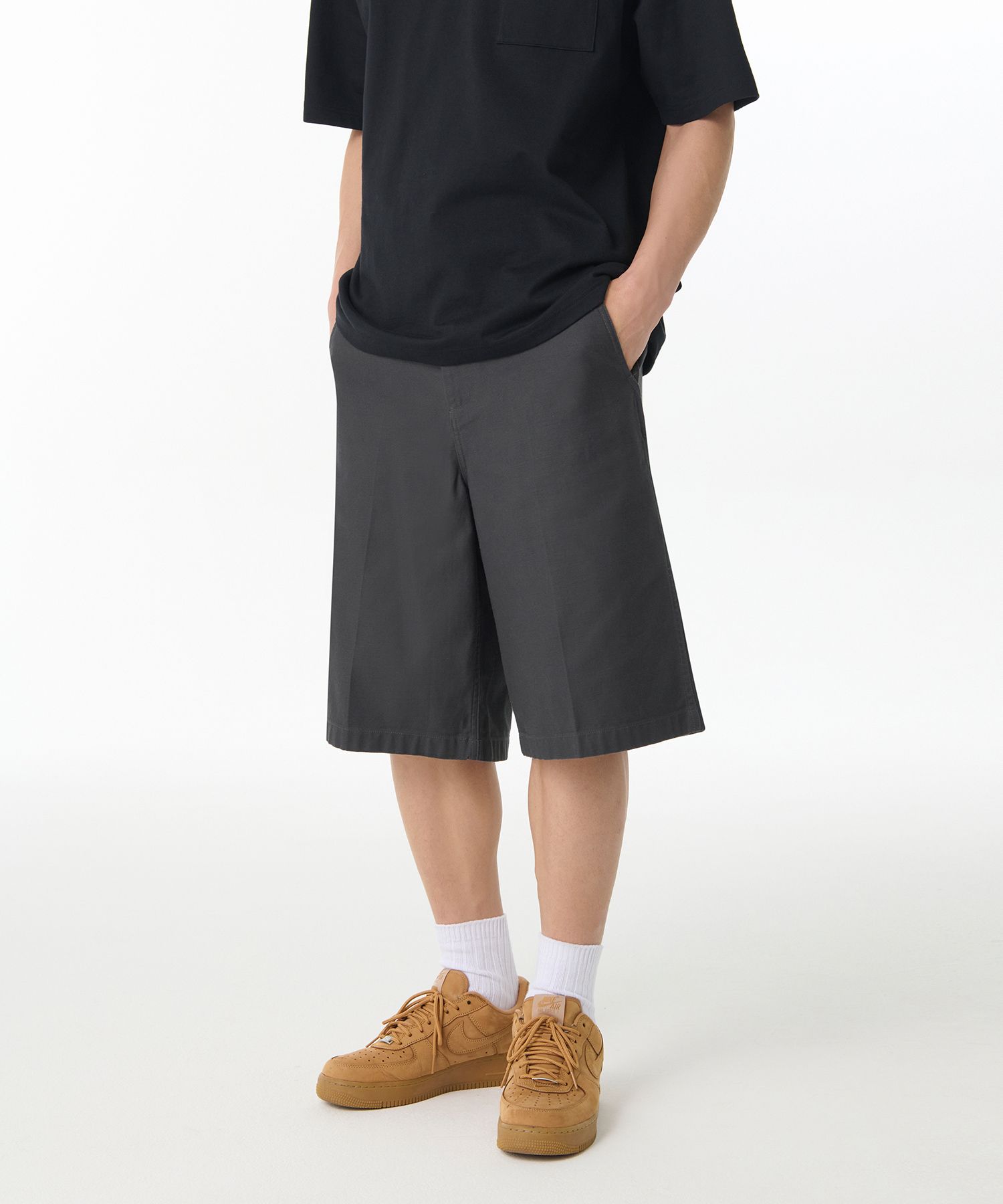 ★MUSINSA STANDARD★ White satin bermuda pants dark grey MME MUSINSA | MUSINSA STANDARD White Satin Bermuda Pants [Dark Grey]