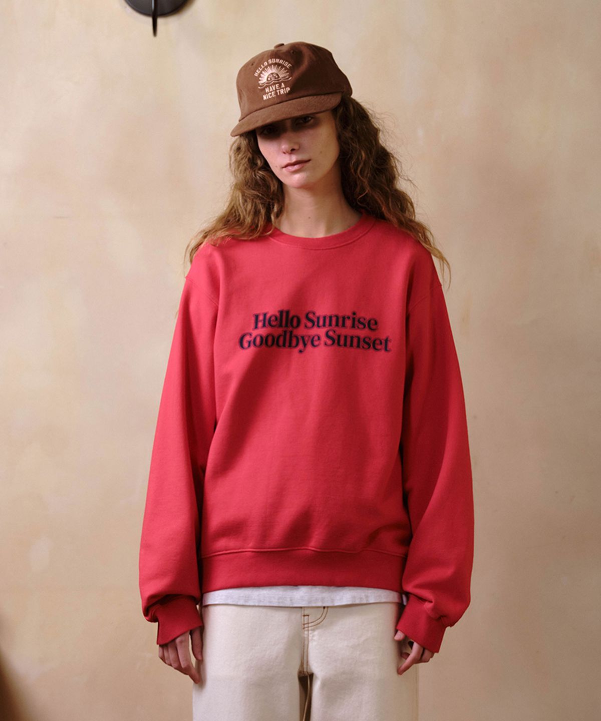 헬로 선라이즈(HELLO SUNRISE) Classic Typo Logo Sweatshirt_Warm Red