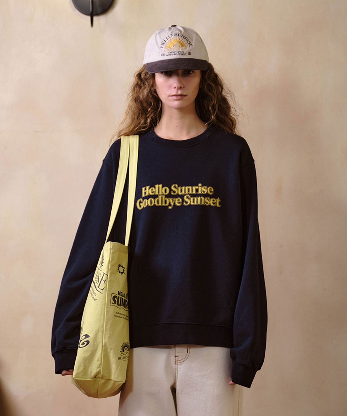 헬로 선라이즈(HELLO SUNRISE) Classic Typo Logo Sweatshirt_Navy
