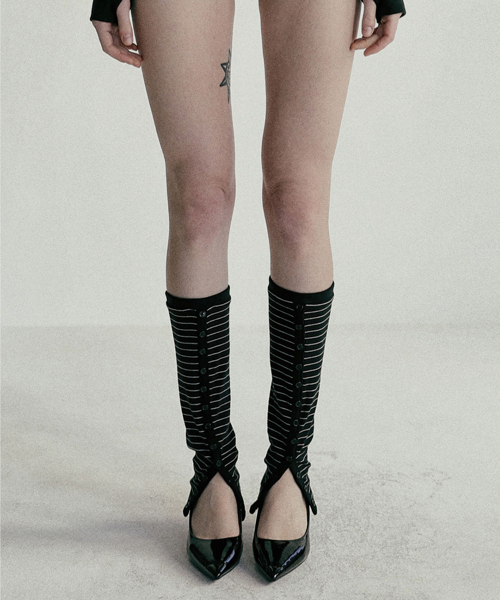 【BADBLOOD】Beyond Soft Leg Warmer - Stripe Black MUSINSA | BADBLOOD Beyond Soft Leg Warmer - Stripe Black