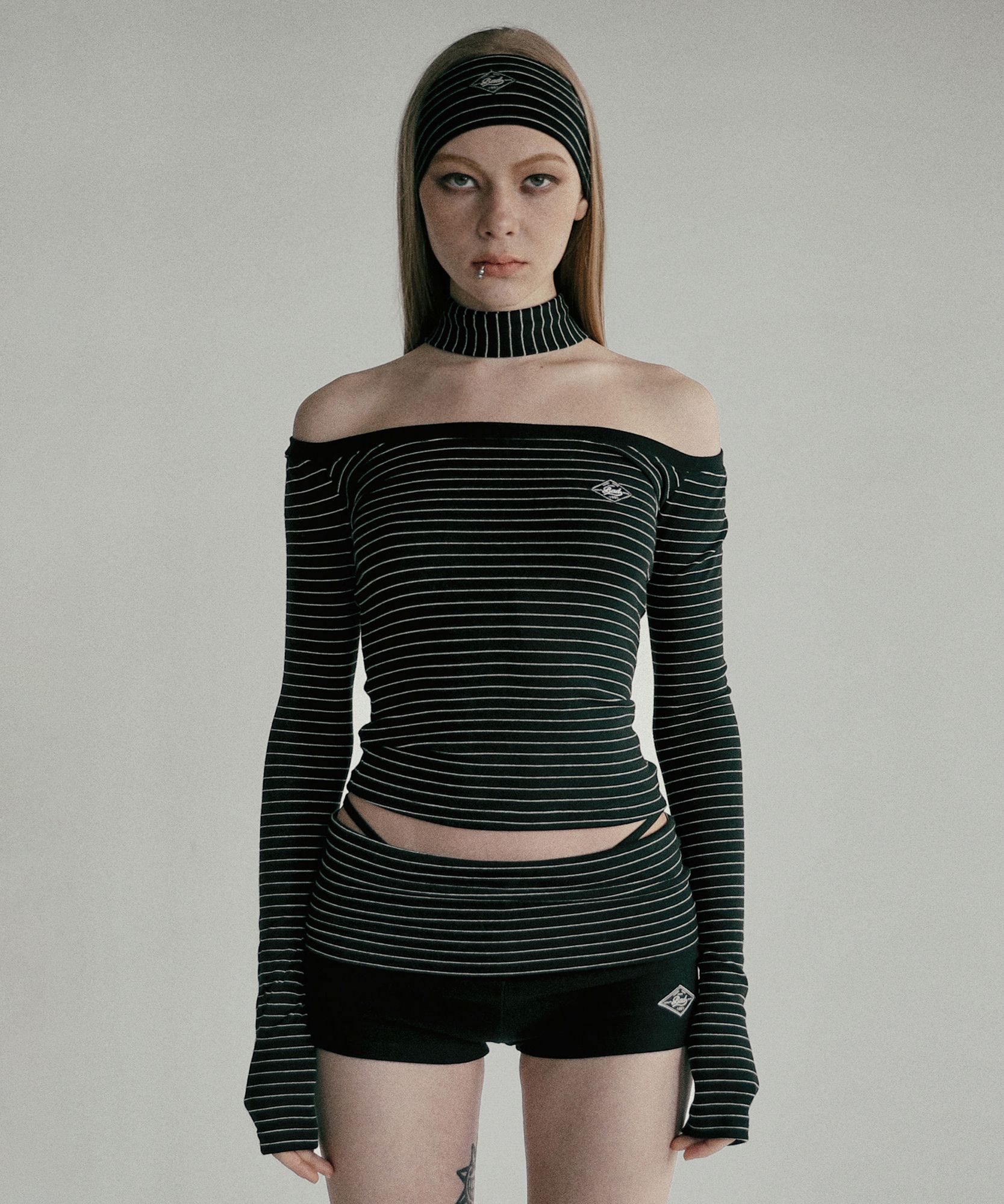 【BADBLOOD】Beyond Soft Off-Shoulder Top - Black MUSINSA | BADBLOOD Beyond Soft Off-Shoulder Top - Striped Black
