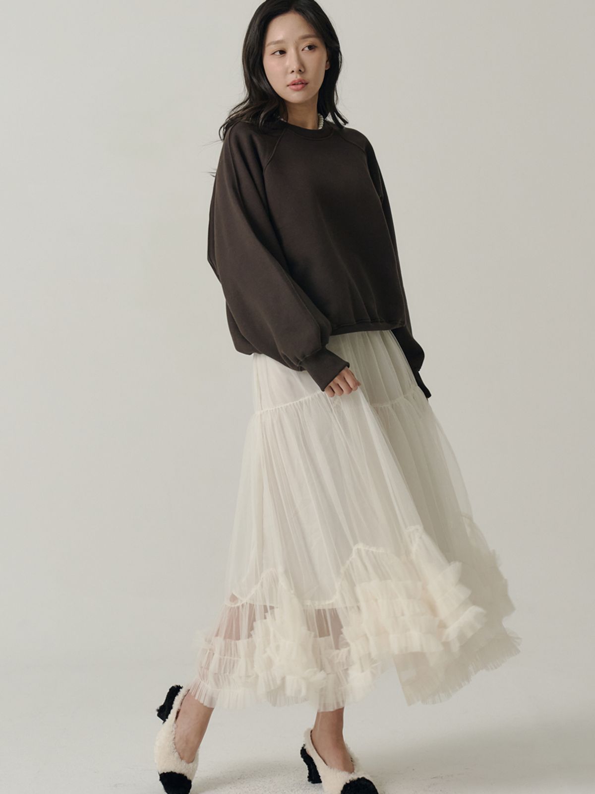 쏘리, 투 머치 러브(SORRY, TOO MUCH LOVE) Standard Raglan Fleece Sweatshirt_Brown